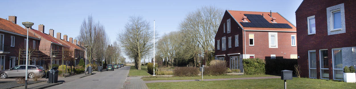 Woonwijk, huizen met zonnepanelen