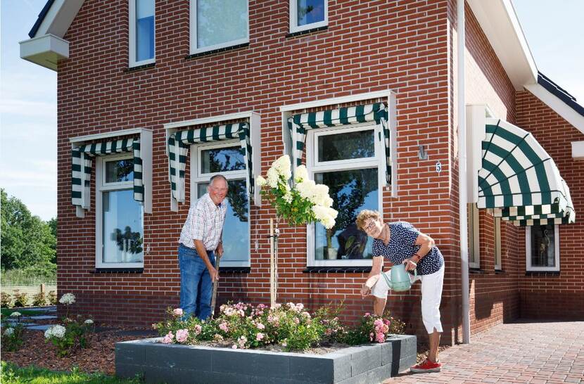 Martien en Anneke voor huis